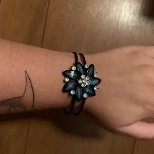 Elegant Glistening Flower Bracelet - Blue & Black